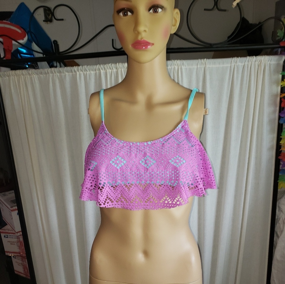 So size medium pink/green Bikini top - Picture 2 of 5